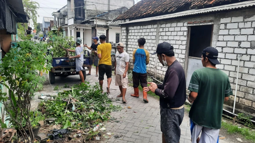 Wujudkan Desa ASRI, Warga Desa Plaosan Kompak Gelar Kerja Bakti Massal